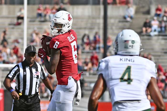 Washington State Cougars wide receiver Donovan Ollie reels in a pass against Colorado State.